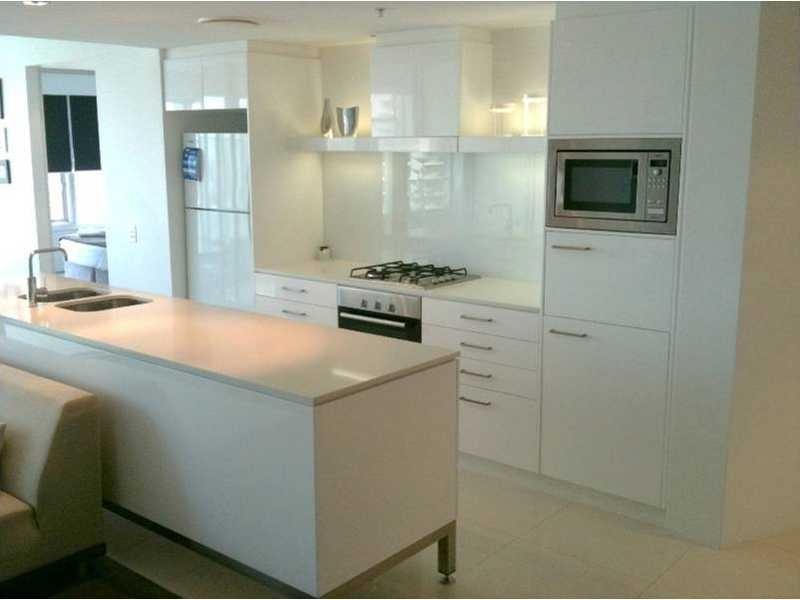 7 Hamilton Avenue, Broadbeach QLD 4218