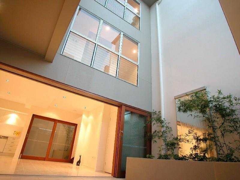 Unit 2/15 Halford Street, Newstead QLD 4006