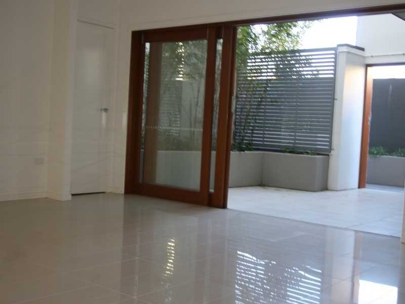 Unit 2/15 Halford Street, Newstead QLD 4006