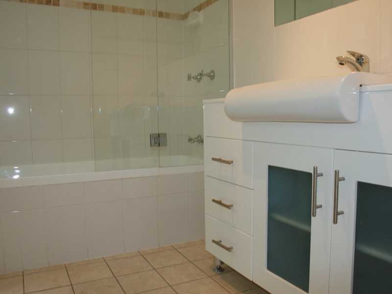 Apartment 2/112 Kennigo Street, Spring Hill QLD 4000