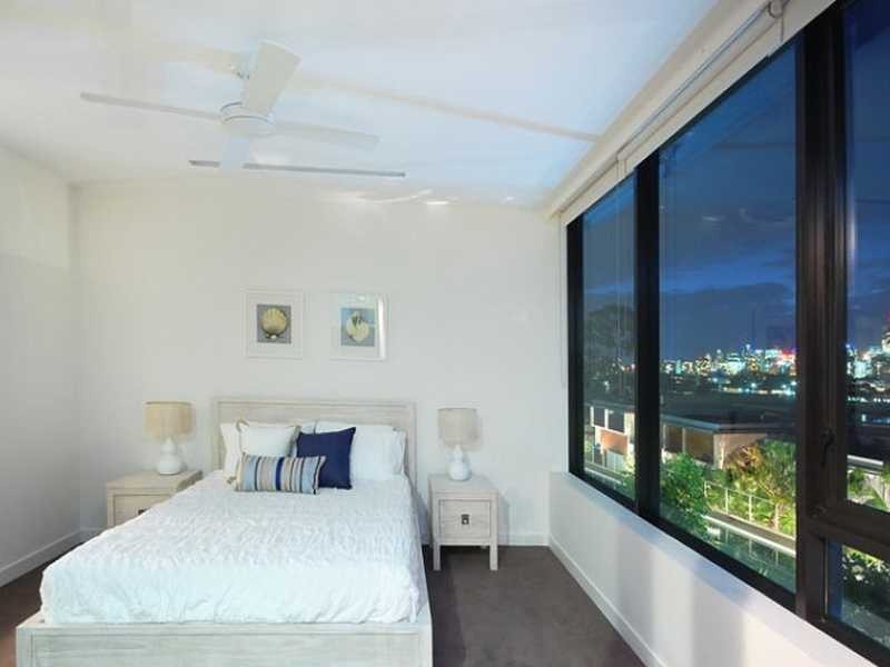 Unit 326/90 Wynnum Road, Norman Park QLD 4170