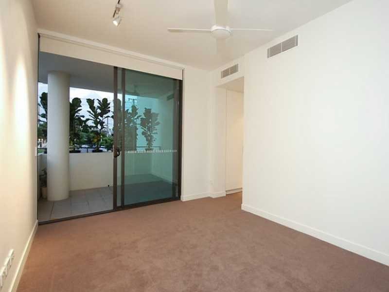 Unit 326/90 Wynnum Road, Norman Park QLD 4170