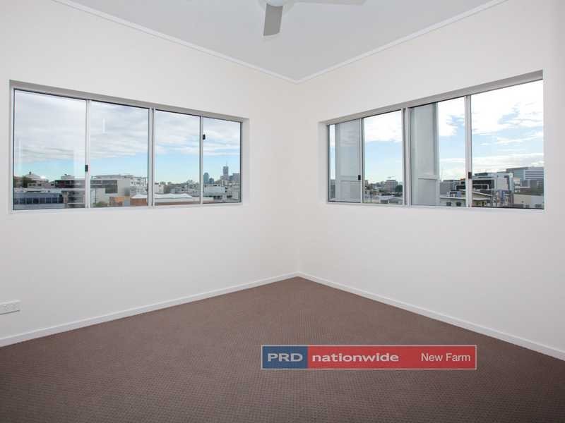 Unit 501/19 Masters Street, Newstead QLD 4006