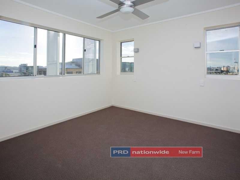 Unit 406/19 Masters Street, Newstead QLD 4006