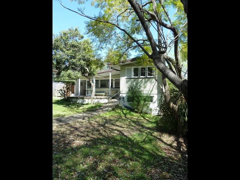 4 Alkina Street, Kenmore QLD 4069