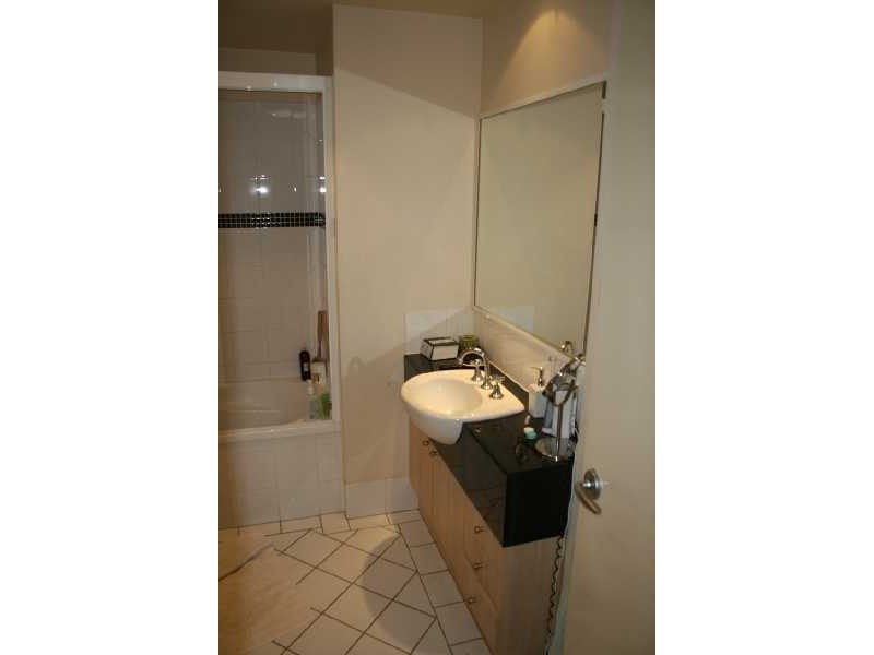 Unit 9/140 Commercial Road, Teneriffe QLD 4005