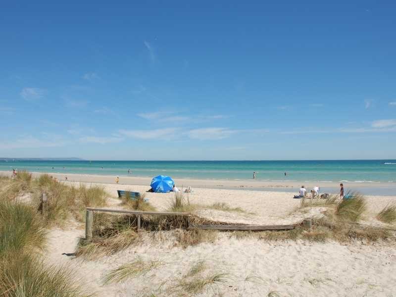 11 Lochiel Avenue, Edithvale VIC 3196