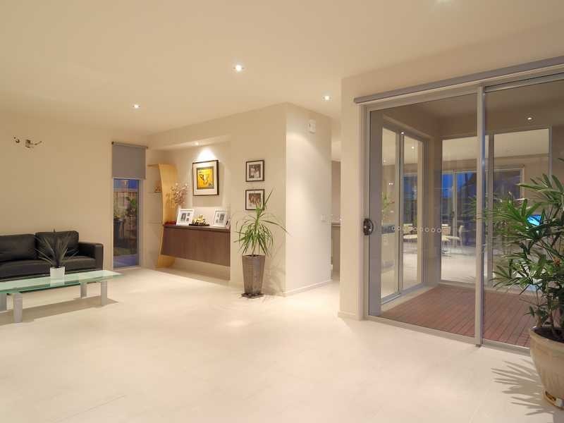 8 Lake King Circle, Waterways VIC 3195