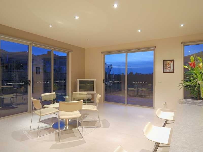 8 Lake King Circle, Waterways VIC 3195