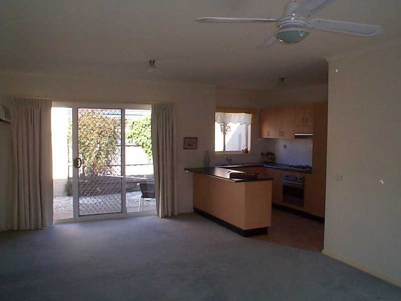 2/37 Royal Road, Bonbeach VIC 3196