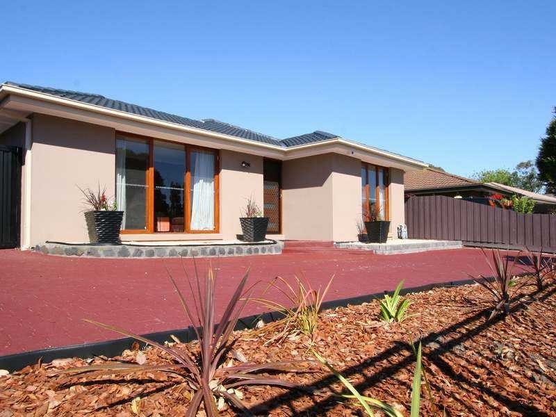 15 Kurrawa Cres, Patterson Lakes VIC 3197