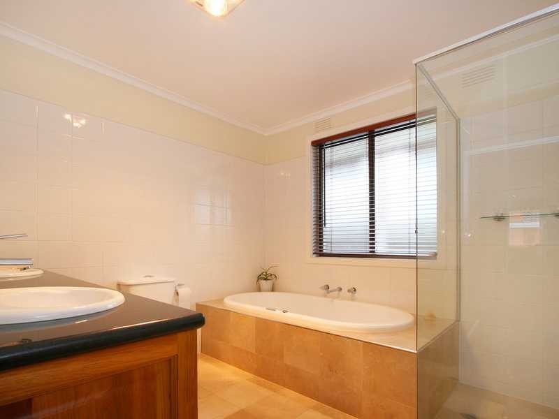 11 Newton Street, Seaford VIC 3198
