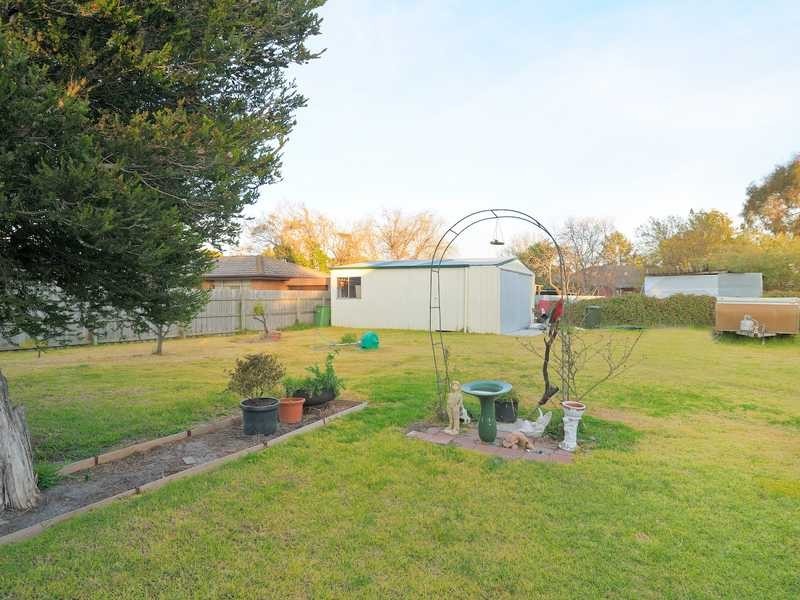 50 Woodbine Grove, Chelsea VIC 3196