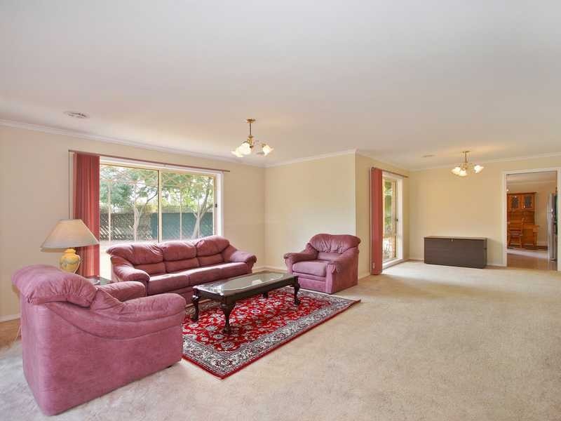 25 Lorenzo Way, Aspendale Gardens VIC 3195