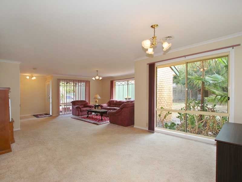 25 Lorenzo Way, Aspendale Gardens VIC 3195
