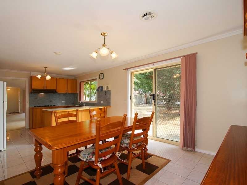 25 Lorenzo Way, Aspendale Gardens VIC 3195