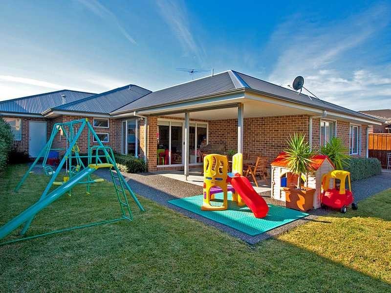 4 Bluegrass Close, Waterways VIC 3195