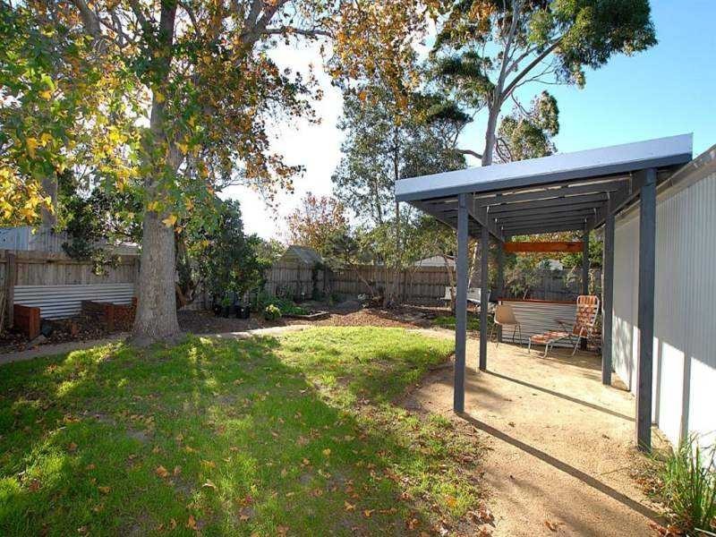 11 Denbigh Road, Seaford VIC 3198