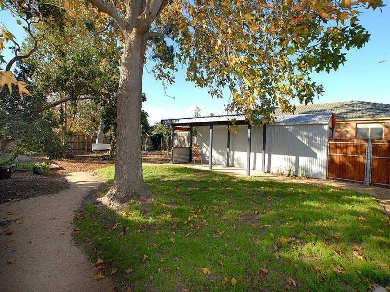 11 Denbigh Road, Seaford VIC 3198