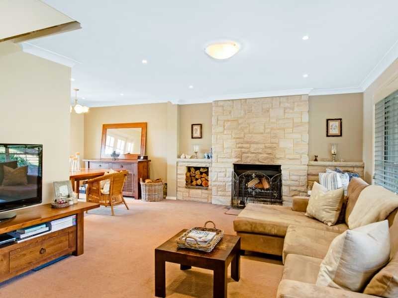 8 The Village Pl, Dural NSW 2158