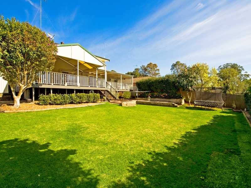 8 The Village Pl, Dural NSW 2158
