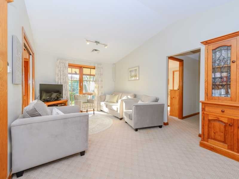 1 Bishopsgate Ave, Castle Hill NSW 2154