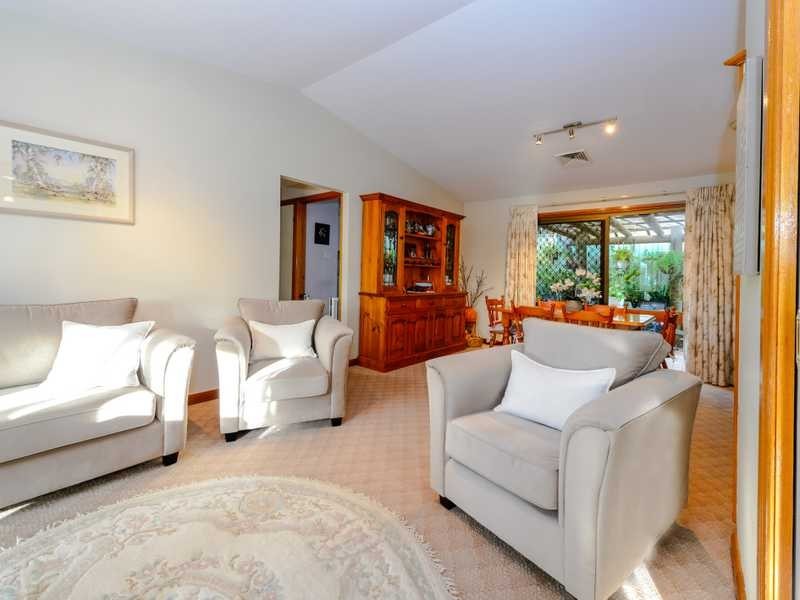 1 Bishopsgate Ave, Castle Hill NSW 2154