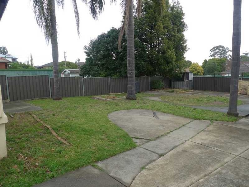 11 Mamre Rd, St Marys NSW 2760