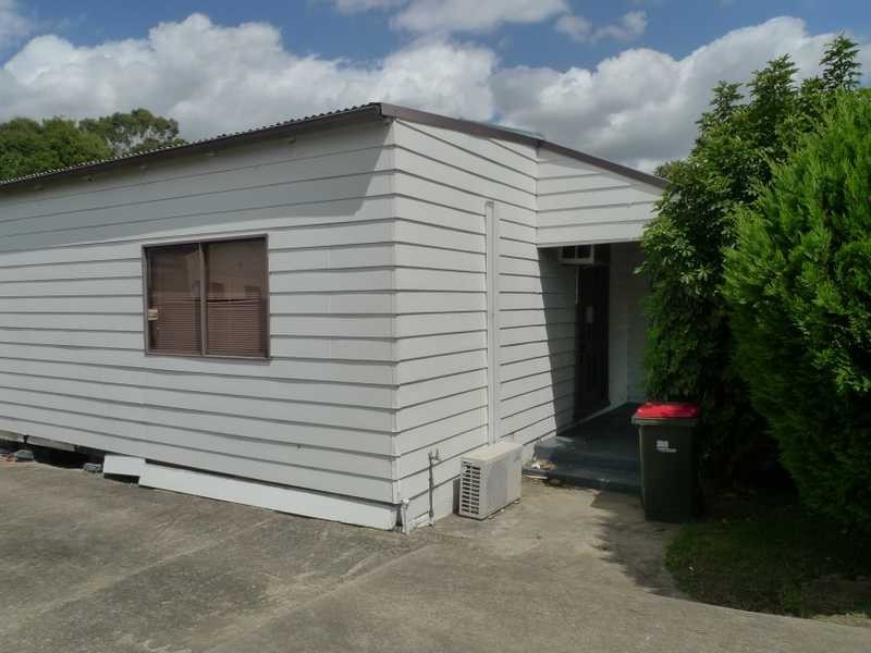 21 Heathcote Rd, Moorebank NSW 2170