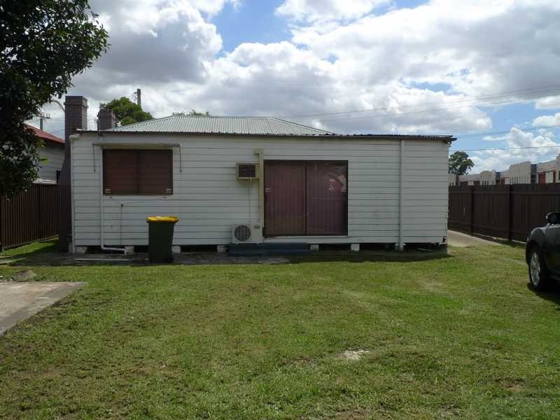 21 Heathcote Rd, Moorebank NSW 2170