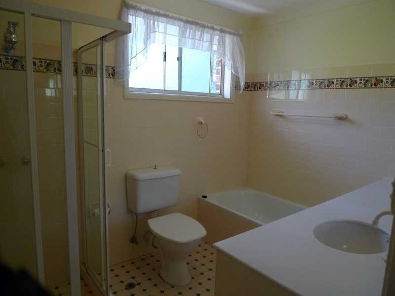 2b Burns Rd, Wahroonga NSW 2076