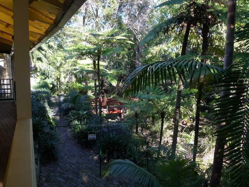 2b Burns Rd, Wahroonga NSW 2076