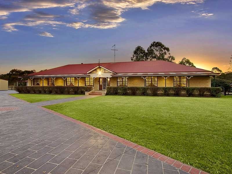 81 Canoona  Ave, Windsor Downs NSW 2756