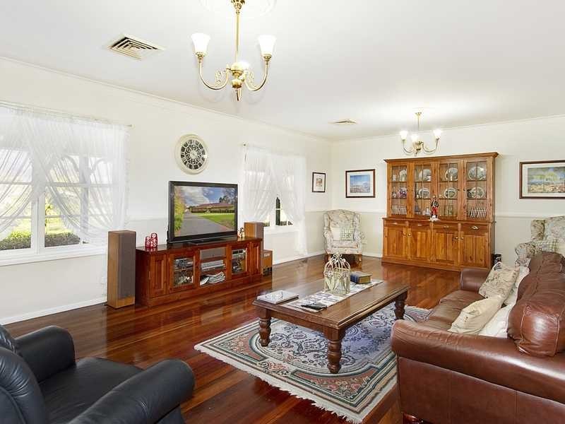 81 Canoona  Ave, Windsor Downs NSW 2756