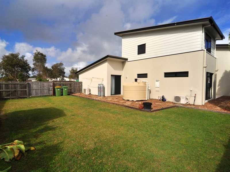 2/43 Creekside Esplanade, Cooloola Cove QLD 4580