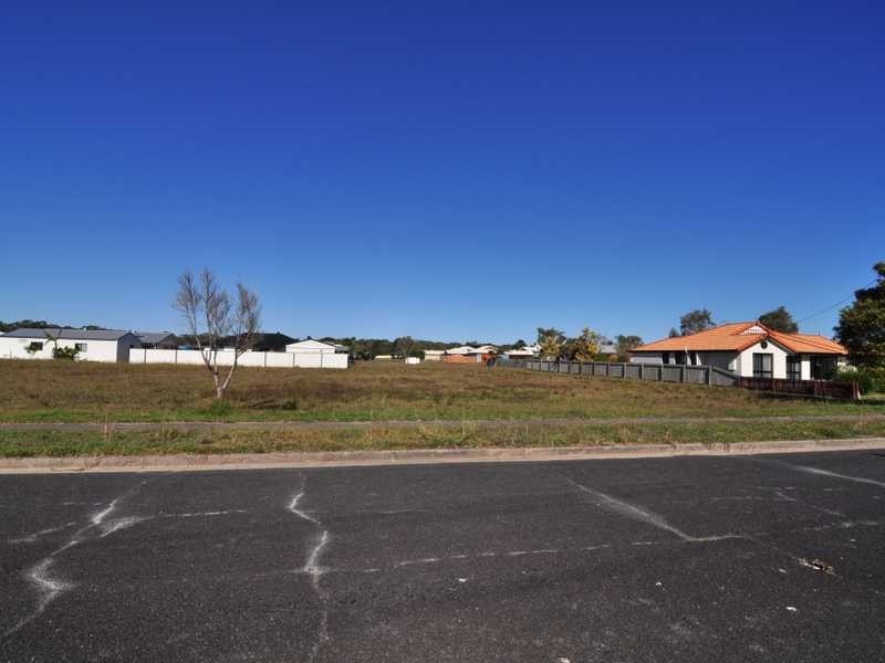 12 Canberra Avenue, Cooloola Cove QLD 4580