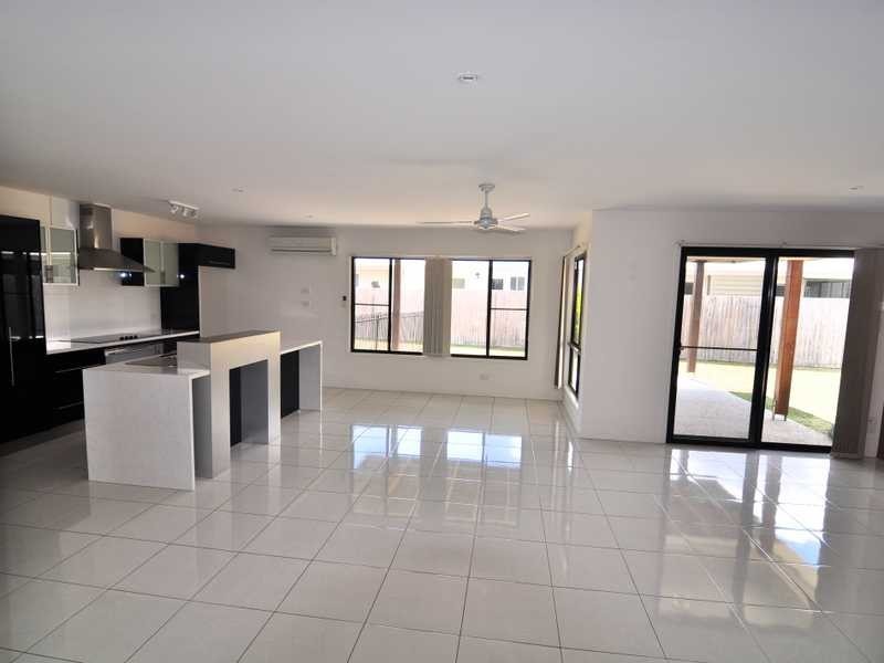 2 Creekside Esplanade, Cooloola Cove QLD 4580