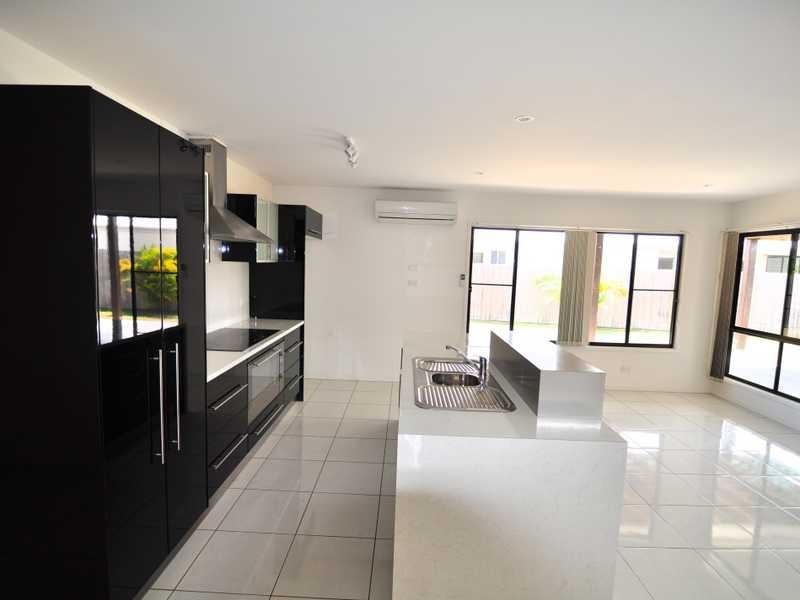 2 Creekside Esplanade, Cooloola Cove QLD 4580