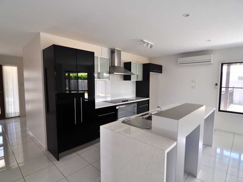 2 Creekside Esplanade, Cooloola Cove QLD 4580