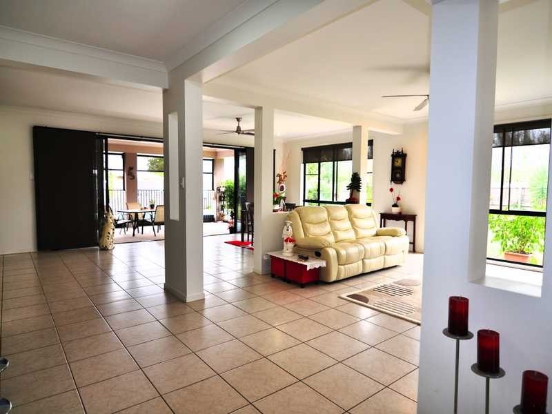 52 Creekside Esplanade, Cooloola Cove QLD 4580