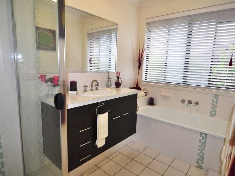 52 Creekside Esplanade, Cooloola Cove QLD 4580