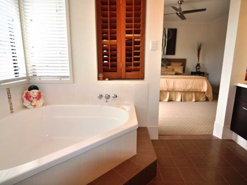 52 Creekside Esplanade, Cooloola Cove QLD 4580