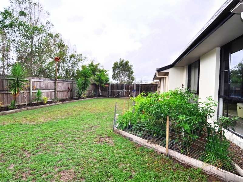 52 Creekside Esplanade, Cooloola Cove QLD 4580