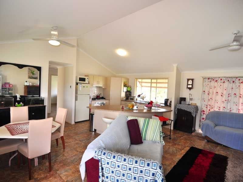 40 Canberra Avenue, Cooloola Cove QLD 4580