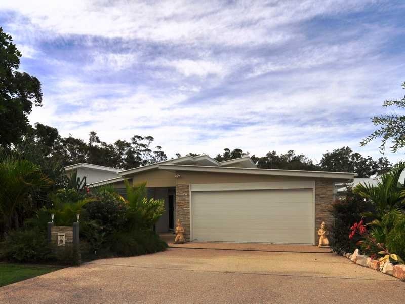 25 Creekside Esplanade, Cooloola Cove QLD 4580