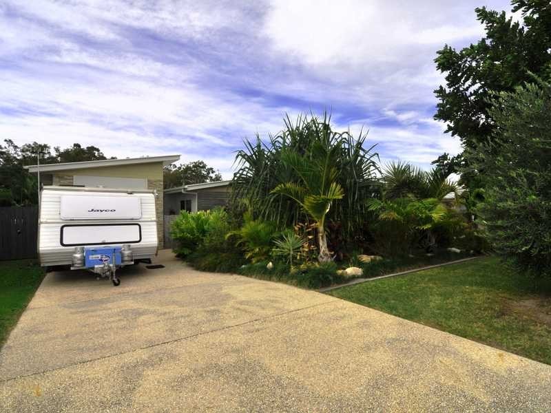 25 Creekside Esplanade, Cooloola Cove QLD 4580