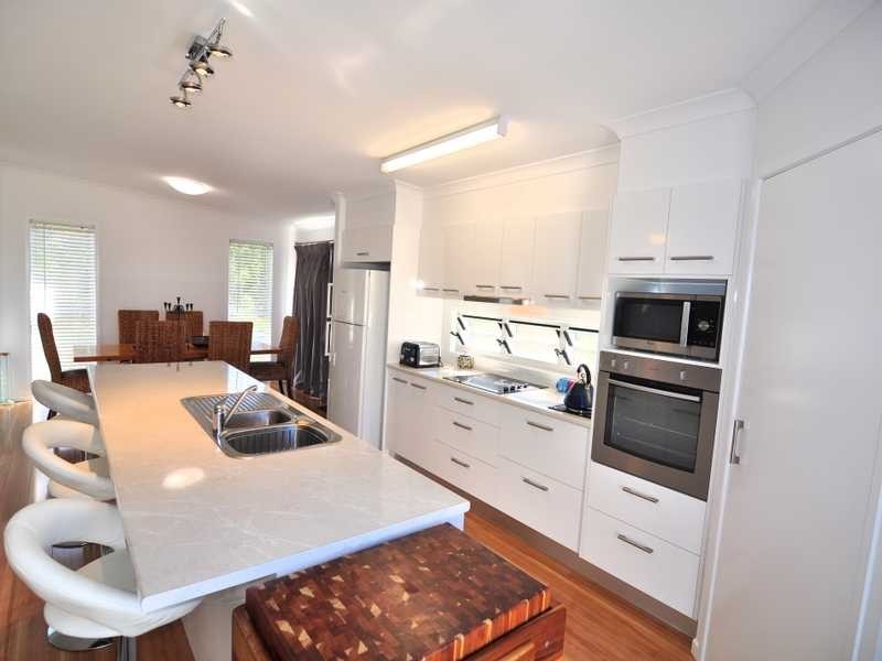 10 Creekside Esplanade, Cooloola Cove QLD 4580