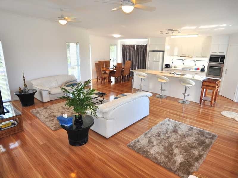 10 Creekside Esplanade, Cooloola Cove QLD 4580