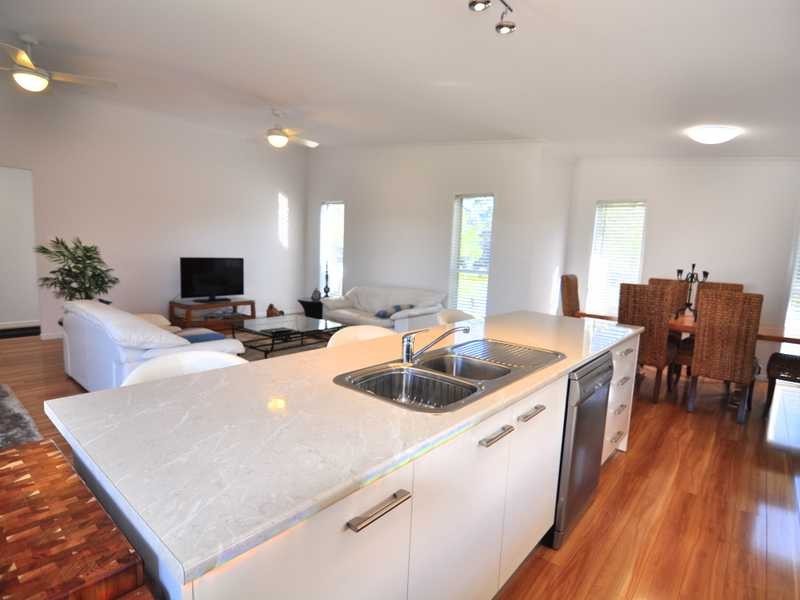 10 Creekside Esplanade, Cooloola Cove QLD 4580