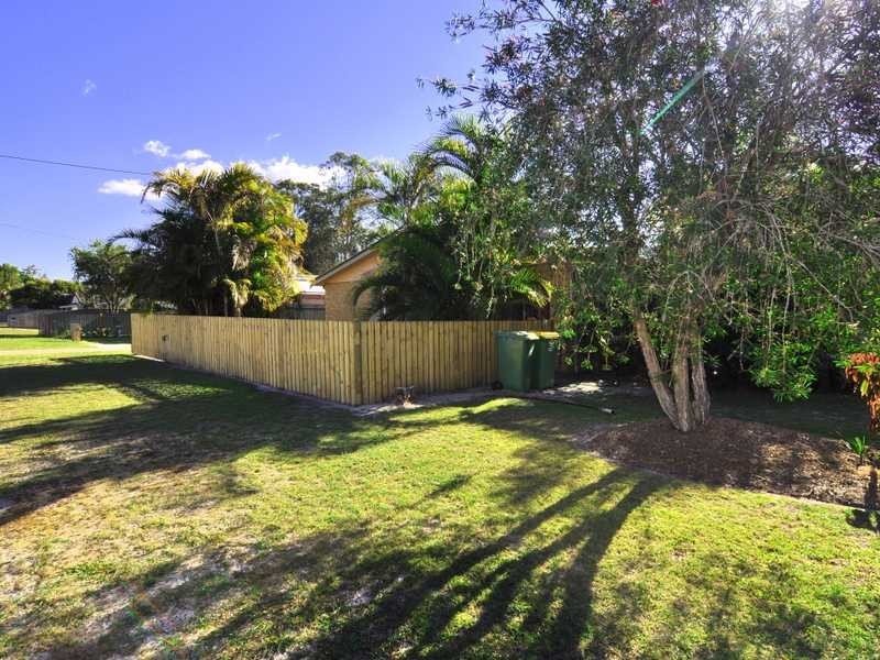 Unit/1 & 2  36 TREVALLY STREET, Tin Can Bay QLD 4580